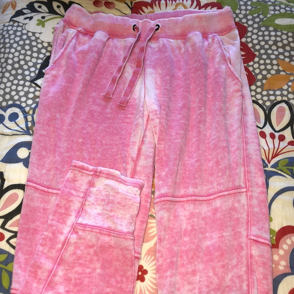 pink sweatpants (joggers)
